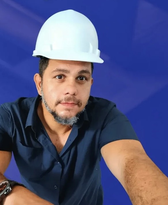 Eng. José Barbalho de capacete